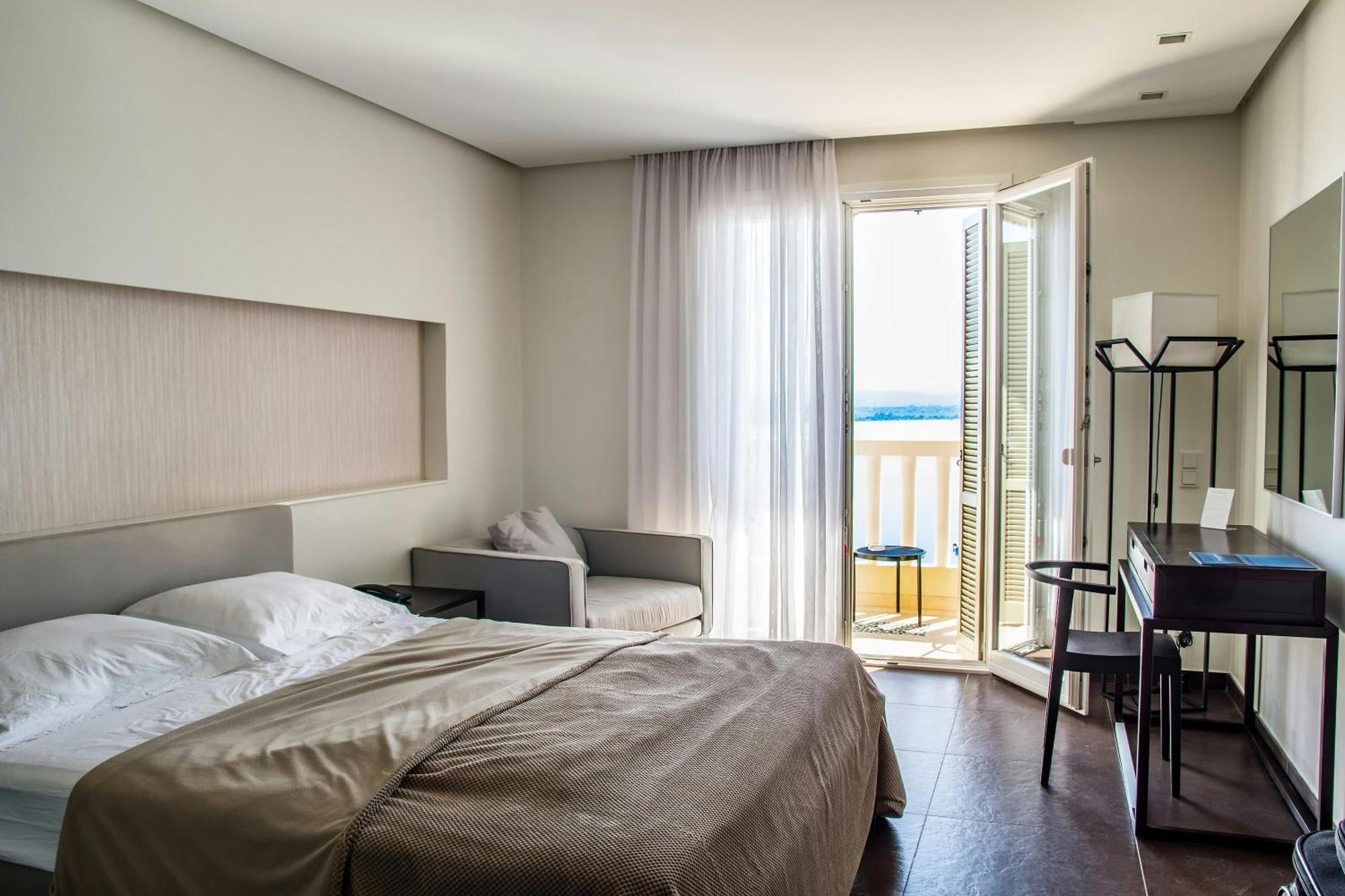 El De Seven Luxury Igi Airport 4*